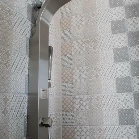 Interno2 Πανσιόν 2*